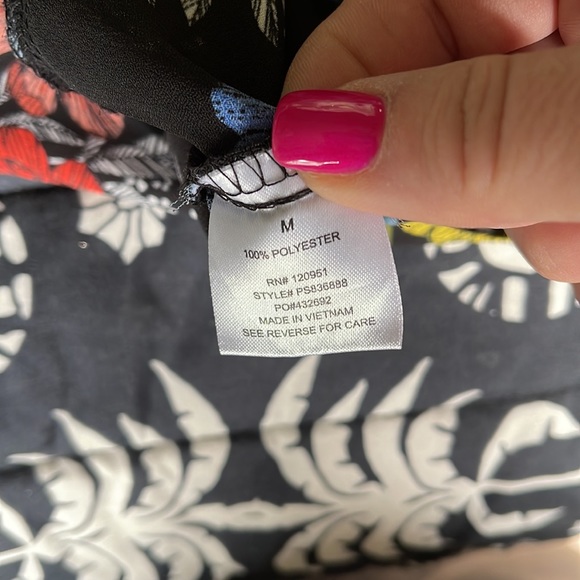 Pink Rose Multicolor Floral Sleeveless Pullover Front Knotted Blouse Size M - Picture 5 of 5